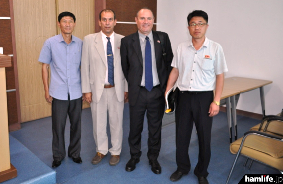北朝鮮の電気通信当局者を訪問したEA7AJR、EA5RM（ARRL NEWSより）