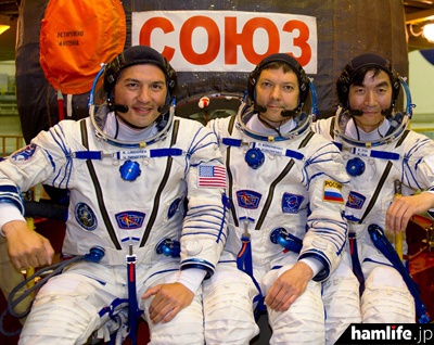 ARRL
NEWSが掲載した3名の宇宙飛行士の写真（NASA提供）。左からチェル・リングリン（KO5MOS）、油井亀美也（KG5BPH）、オレッグ・コノネンコ（RN3DX）