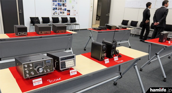 アイコム（井上電機製作所）第1号機のFDAM-1をはじめ、FDAM-3、IC-71、IC-700T/R、IC-502A、IC-3Nなど、歴代の機種が展示された
