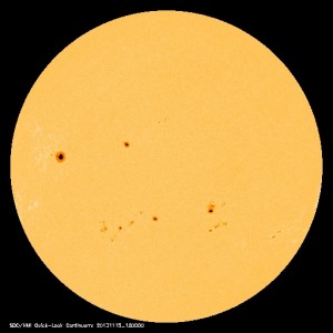 「太陽黒点情報 - 宇宙天気情報センター」のWebサイトに表示されている2013年11月14日の太陽黒点映像 