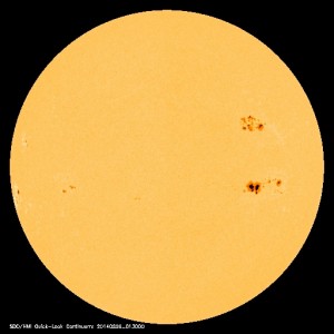 「太陽黒点情報 - 宇宙天気情報センター」のWebサイトに表示されている2014年2月5日の太陽黒点映像