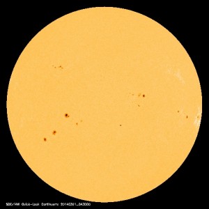 「太陽黒点情報 - 宇宙天気情報センター」のWebサイトに表示されている2014年2月28日の太陽黒点映像