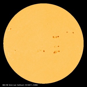 「太陽黒点情報 - 宇宙天気情報センター」のWebサイトに表示されている2014年4月16日の太陽黒点映像 