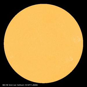 「太陽黒点情報 - 宇宙天気情報センター」のWebサイトに表示されている2014年7月16日の太陽黒点映像 