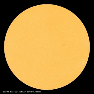 「太陽黒点情報 - 宇宙天気情報センター」のWebサイトに表示されている2014年7月17日の太陽黒点映像。太陽活動が完全に停止した 