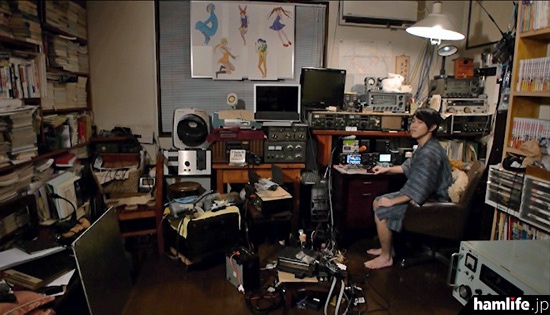 交信シーンは、あるアマチュア無線家のシャックでロケーション撮影を行った。 （C）2014「和」フィルムパートナーズ