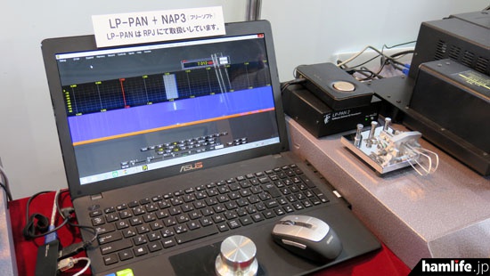八重洲無線のブースではFTDX5000などに接続可能なパナアダプターの「LP-PAN」とフリーSDRソフトの「NaP3」を展示