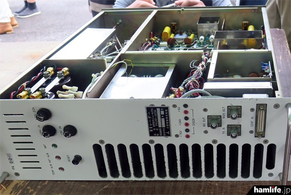 ユニット化された送受信機も公開。1984年2月製造の「MUレーダー送受信モジュール（PA） PAUNT-B206」という銘板が貼られていた